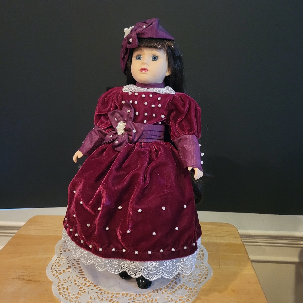Victorian Collection by Melissa Jane 1996 Limited Edition Brunette Porcelain Dol